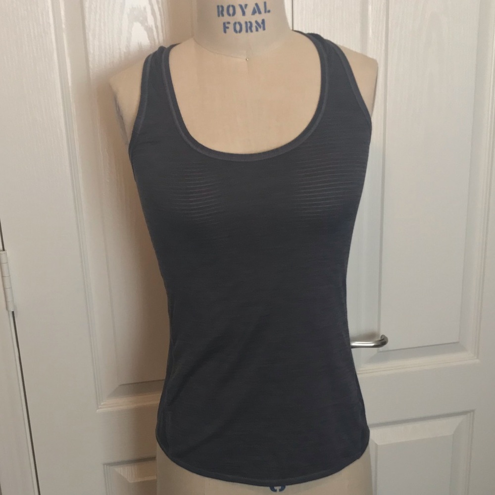 Athleta women’s athletic workout fitness top